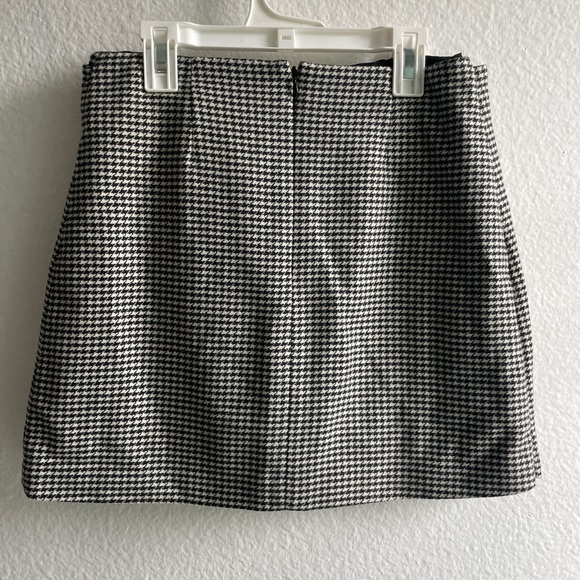 Wool skirt in houndstooth pattern - Picture 6 of 7